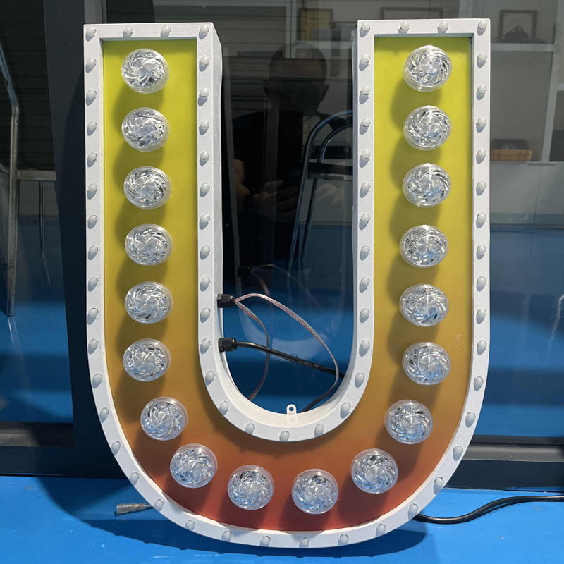 为何游乐场合常用金属LED发光字标识装饰？