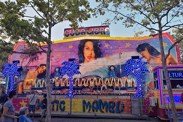 九游老哥俱乐部照明的娱光灯用在西班牙游乐装备展示